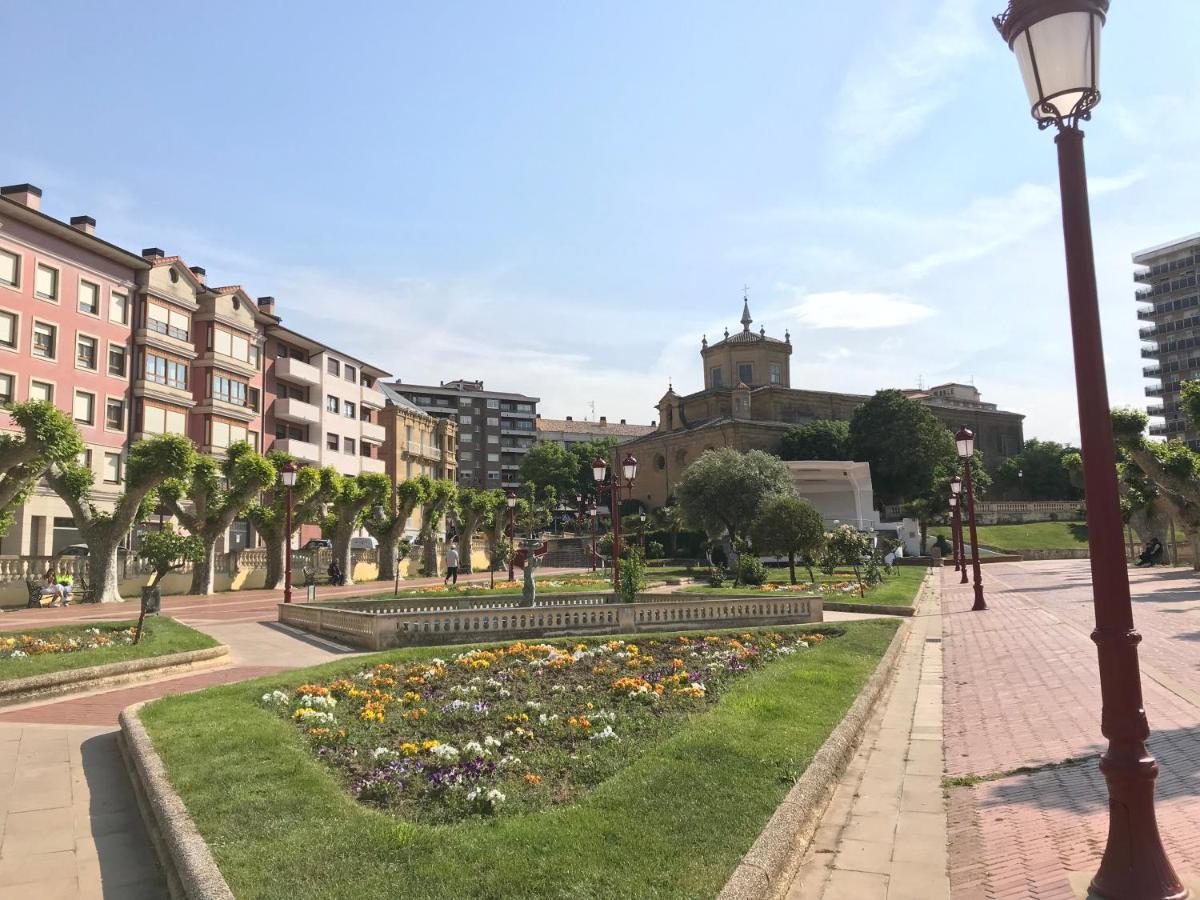 Plaza Glam Tourist Apartment