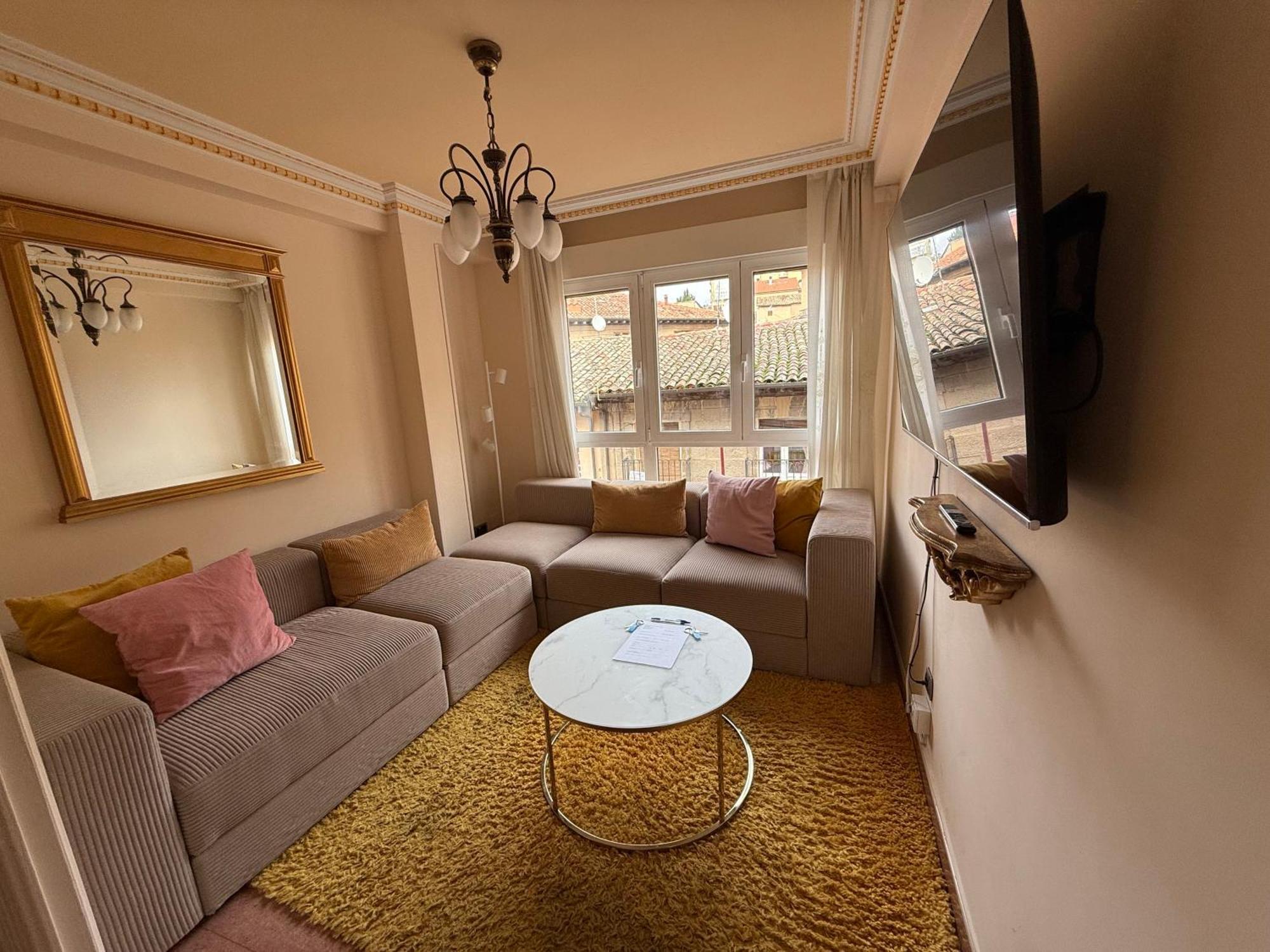 Plaza Glam Tourist Apartment Haro