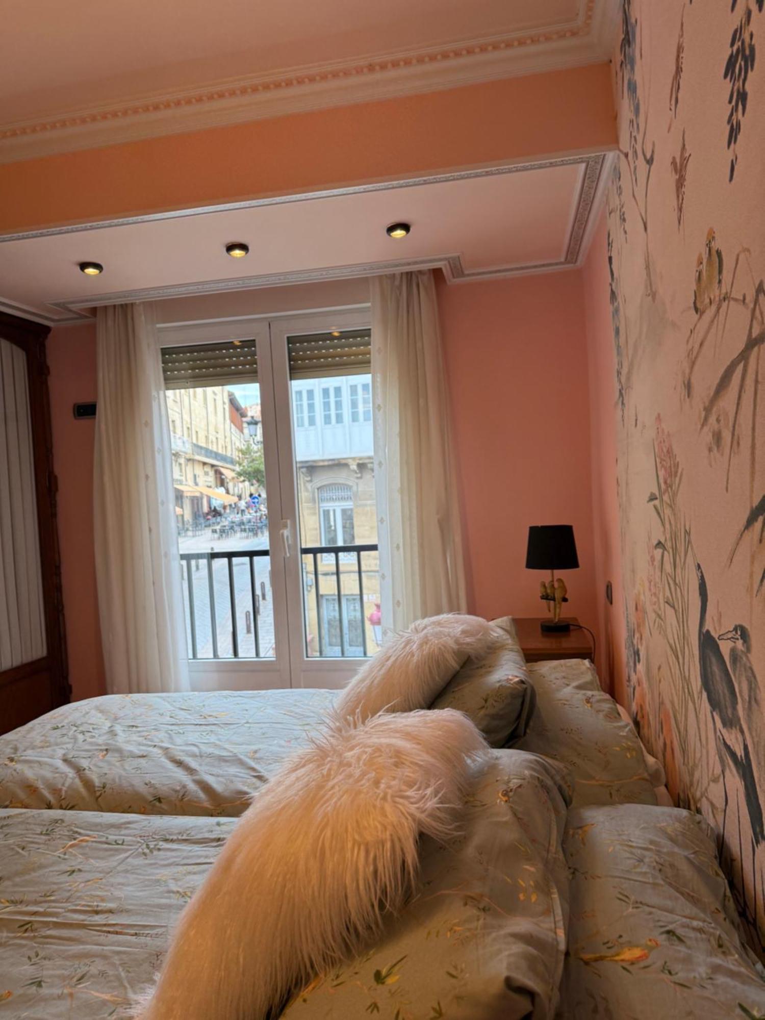 Plaza Glam Tourist Apartment
